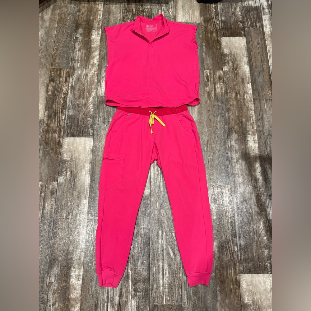 Figs scrub set.  Electric Orchid. Like new.